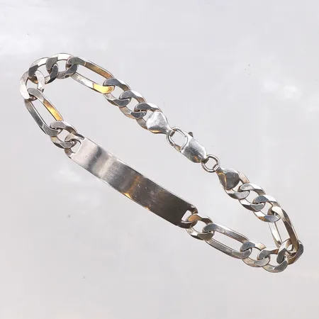 Armband med bricka, längd 22cm, bredd 8,6mm, ograverad, 925/1000 silver. Vikt: 19,4 g