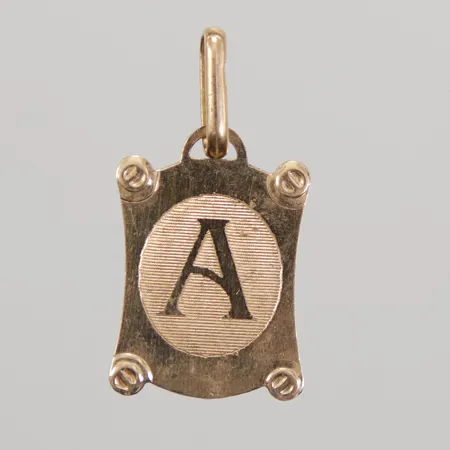 Hänge med bokstaven "A" längd inkl. ögla 25mm, bredd 12mm, 14K Vikt: 0,7 g