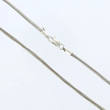 Kedja ormlänk längd: 44cm, bredd ca2,5mm, smärre skevhet, 925/1000 Silver Vikt: 10,6 g
