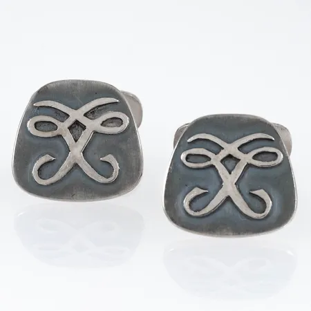 Manschettknappar i silver. Motiven är 18 x 17,5 mm. 10,2g 925/1000.