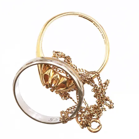 Diverse guld, defekter/gravyrer, 18K. Vikt: 12,3 g