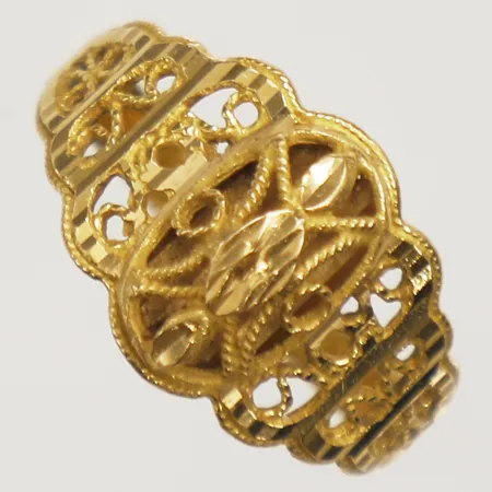 Ring med genombruten dekor stl:17, bredd 12,2mm, 21K  Vikt: 3 g