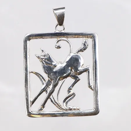 Hänge, häst, längd 38,9mm, bredd 34,2mm, 925/1000 silver. Vikt: 11,2 g