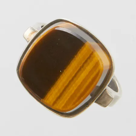 Ring med tigeröga stl:15½, bredd 2,5-4,5mm, höjd 9,5mm, importstämpel, repor, 835/1000 silver Vikt: 6,5g Vikt: 6,5 g