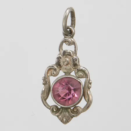 Hänge med rosa sten, längd 25mm, bredd 10mm, importstämpel, nagg på sten, 830/1000 silver Vikt: 1,2g Vikt: 1,2 g