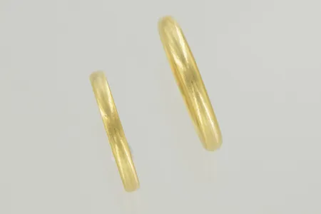 Ringar stl:19½/16½, graverad 23K Vikt: 10 g