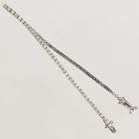 Armband Riviére med diamanter 82x0,02ct, längd 19cm, bredd ca 2mm vitguld, 14K Vikt: 5,7 g