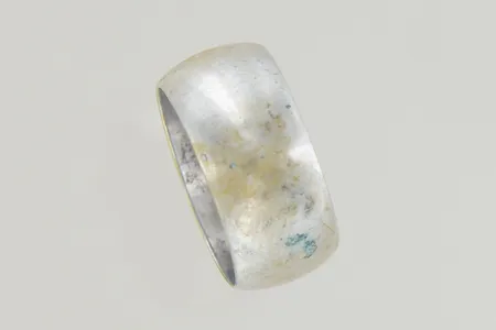 Ring stl:16½ bredd 10 mm, silver Vikt: 2,4 g