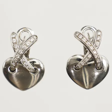 Ett par örhängen med diamanter totalt 32x0,02ct Chaumet Paris serie-nr:339315 clips 26x18mm vitguld inga tillbehör 18K Vikt: 17,3 g