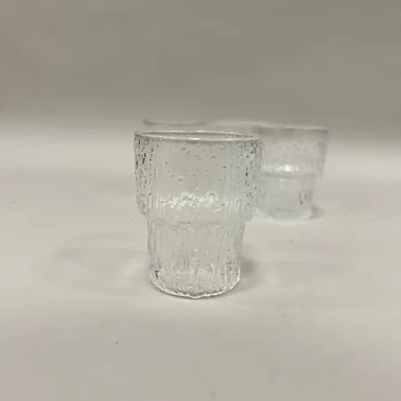 4 Snapsglas Iittala Paadar, design: Tapio Wirkkala, höjd 6cm, Ø 4,5cm Skickas med paket.