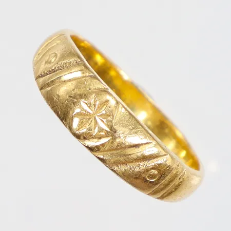 Ring mönstrad stl:19 21K Vikt: 6,9 g