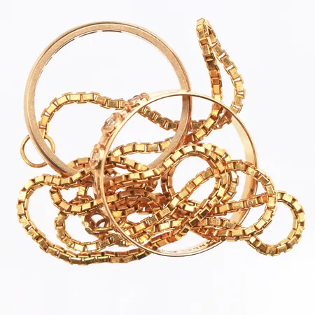 Diverse guld, defekter/gravyrer, diamanter, 18K. Vikt: 11,2 g