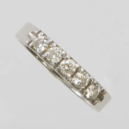 Ring med 5 diamanter 0,50ct enligt gravyr stl: 18, bredd: 4mm, vitguld Schalins, 18K Vikt: 4,3 g