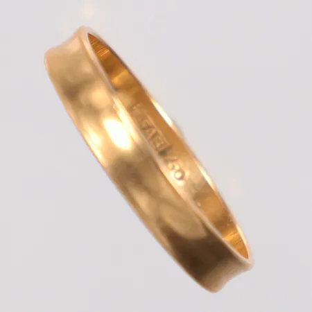 Ring slät stl.21¾, bredd 3,9mm, 18K Vikt: 3 g