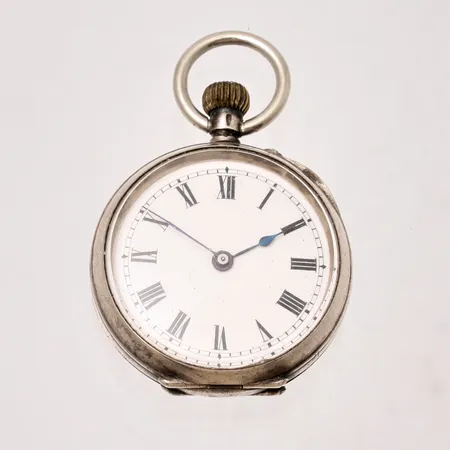 Fickur i silver, 935/1000, manuell, ca Ø33mm, boettnr: 2231, defekt, går ej att vrida upp, inga tillbehör, bruttovikt 29,61g.