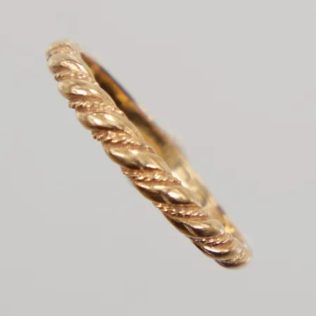 Ring tvinnad stl: 17, bredd 1,5-2,4mm 18K Vikt: 1,8 g