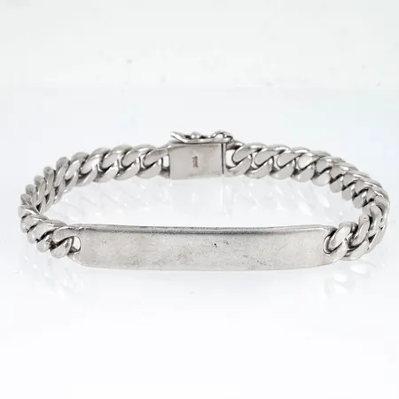 Armband Pansar med platta i silver 925/1000. Längd 19,5 cm. Bredd 7,8 mm. Vikt 34,1g.
