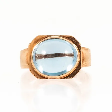 Ring med cabochonslipad turkos sten stl:17¼ bredd 3-11,5mm, 18K 5,4g. 