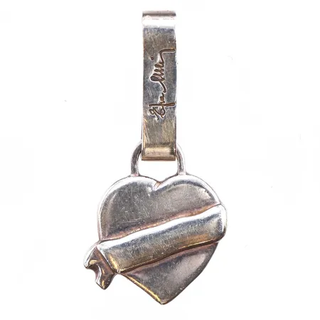 Hänge Efva Attling, längd 41mm, bredd 4,7-21mm, 925/1000 silver. Vikt: 6,7 g