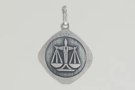 Hänge vågen längd 2,8 cm bredd 2 cm, silver 925/1000 Vikt: 2,2 g