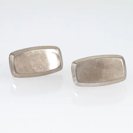 Manschettknappar i silver. Motiven är 26 x 14 mm. 13,8g 925/1000.