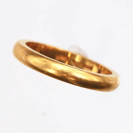 Ring slät, stl:19, bredd 3,4mm, gravyr, 23K. Vikt: 8,3 g
