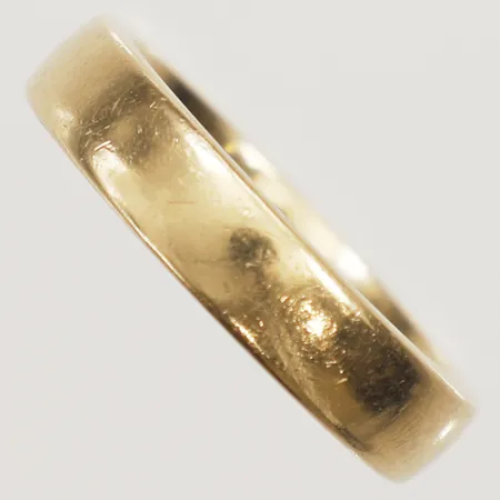 Ring stl:19 gravyr 18K Vikt: 9,7 g