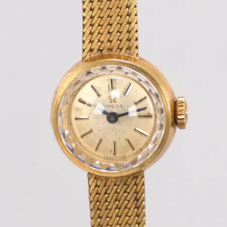 Damur Omega mekanisk Ø17½ armband orginal Omega längd 17cm bredd 5,10-7,80mm integrerad länk fläckig urtavla personlig gravyr på boetten 18K, brutto Vikt: 23,9 g