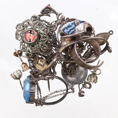 Diverse silver, defekter, stenar, ojämnheter, 830-925/1000 silver. Vikt: 40,6 g