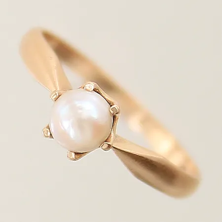 Ring med imitationspärla stl:17½ bredd 1,8-6mm 14K Vikt: 1,9 g