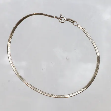 Armband, läng 18cm, bredd 2,7mm, 925/1000 silver. Vikt: 1,3 g
