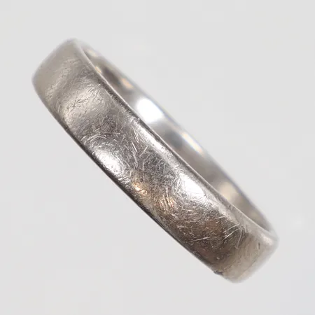 Ring vitguld gravyr 18K Vikt: 7,8 g