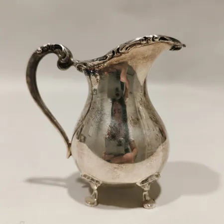 Gräddkanna höjd 7cm J.L.H Handsmide, importstämpel Silver 830/1000 Vikt: 68,7 g