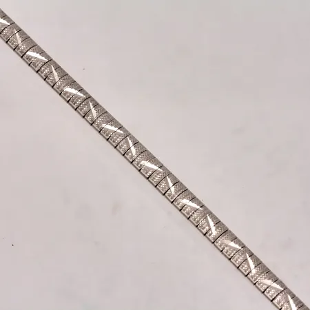 Armband i silver, längd ca 19cm bredd ca 4,14mm, 830/1000, 8,30g, tillverkad av Guldfynd.
