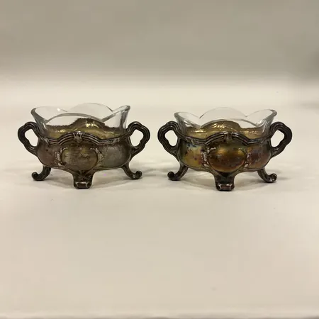 Två små skålar med glasinsatser, höjd ca 5cm, 800/1000 silver  Vikt: 26,2 g