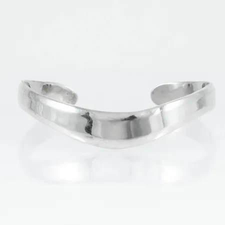 Stelt armband Guldfynd innermått 17cm, bredd 7,5-11mm, silver 925/1000 19,7g. 