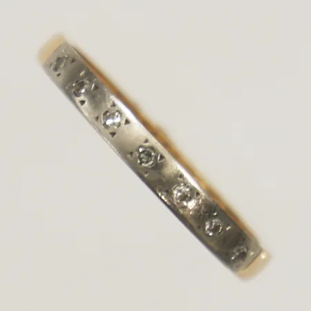 Ring med diamanter 7x0,005ct stl:16 bredd 2,3mm gravyr 18K Vikt: 2,1 g