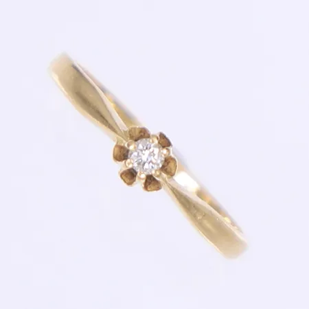 Ring med dia ca 0,02ct stl 16¼ bredd 1,5-4mm svenska stämplar 18K Vikt: 1,6 g