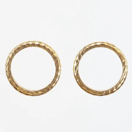 2 ringar med gravyr stl:16¾ - 17 18K Vikt: 8,9 g
