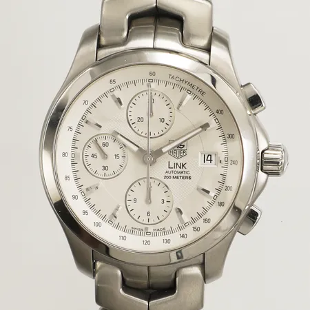 Herrur Tag Heuer Link (200 Meters) "Tachymetre" kronograf automatisk Ø41,5 mm, stål safirglas datum, Serienr:CJF2111, Refnr: XC5106, originallänk med viklås, Ref nr. FAA 012-Y-H20, längd ca16cm inkl ur, extra länkbit, certifikat November 2011, skadad box ytterkartong