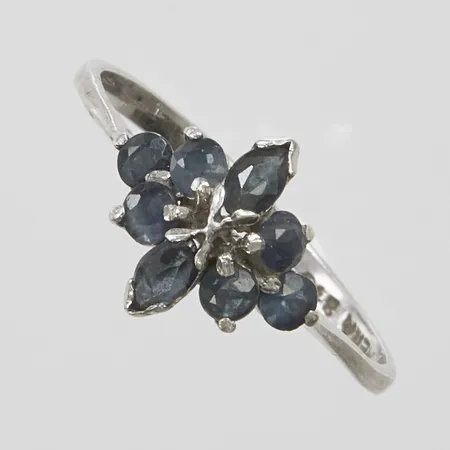 Ring med safirer stl:18, bredd 2-10mm, sten lös i fattning, 830/1000 silver Vikt: 1,3g Vikt: 1,3 g