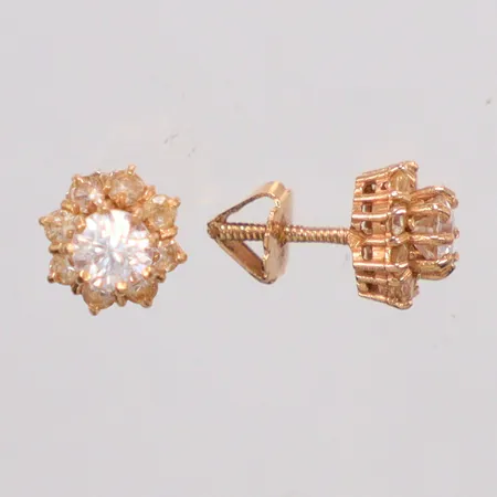 Ett par örhängen, små vita stenar, trögt skruvlås 1,5cm 18K  Vikt: 3,2 g