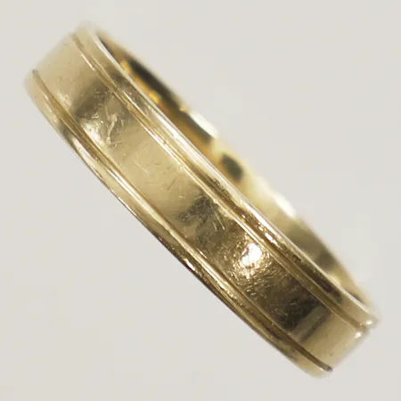 Ring stl:21 gravyr 18K Vikt: 4,8 g