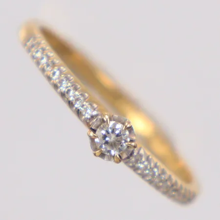 Ring diamant 1x0,05ct 20x0,005ct stl:18¼ 18k Vikt: 1,9 g