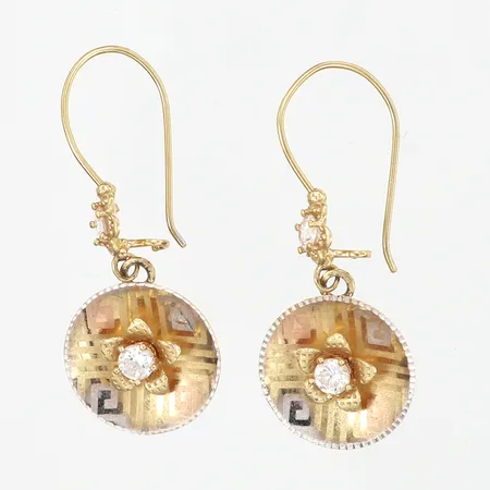 Ett par örhängen med vita stenar 40x15mm 18K Vikt: 3,7 g