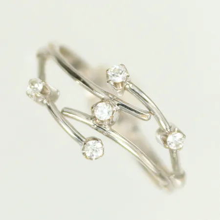 Ring vitguld med 5 vita stenar, stl 17½ bredd 2-10mm, 18K 2,2g totalt