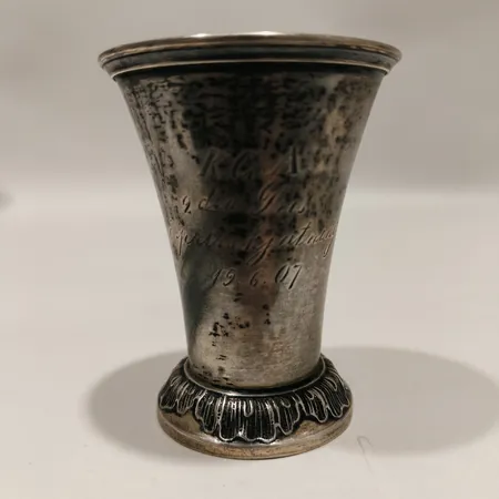 Bägare höjd 5,5cm personlig gravyr Silver 830/1000 Vikt: 22,4 g