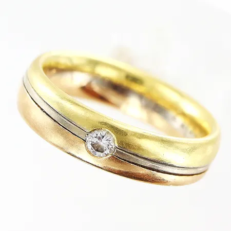 Ring diamanter 20 x ca 0,01ct Guldfynd stl:18¼ bredd 3,5mm vit/gulguld 18K  Vikt: 4,1 g