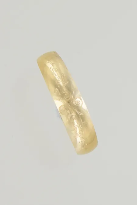Ring stl:18 bredd 5 mm, ojämn 18K Vikt: 1 g