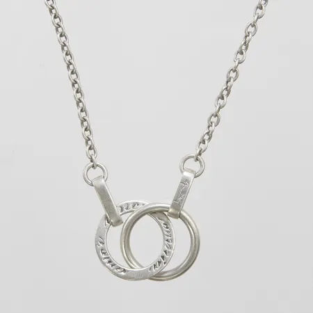 Collier Efva Attling Twosome längd 45cm, "Amor Vincit Omnia", 925/1000 silver Vikt: 16,1g Vikt: 16,1 g